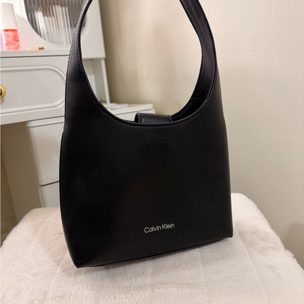 Calvin Klein Elegant Black Shoulder Bag